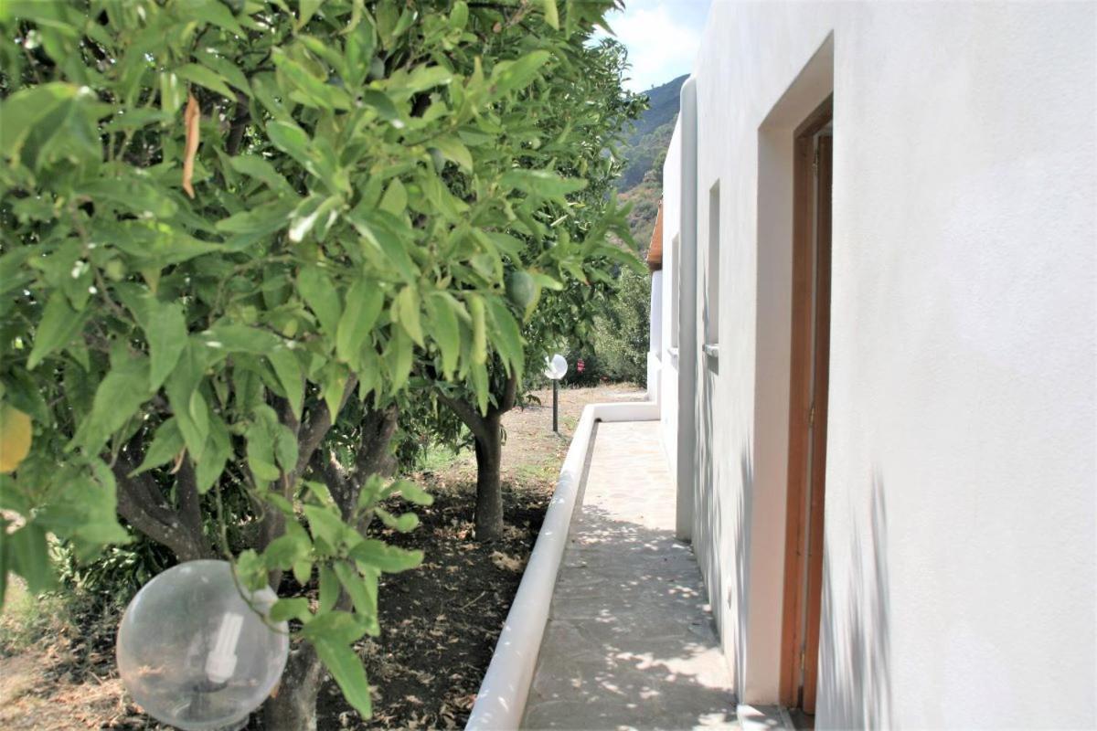 Case Al Mare - Terrazzi Panoramici E Ampio Giardino Santa Marina Salina Exterior photo